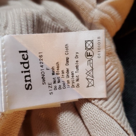 Snidel button up sweater top. - Picture 4 of 4